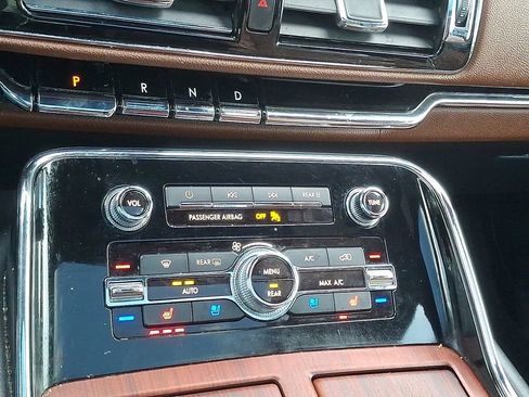 Used 2022 Lincoln Navigator L Reserve image 18