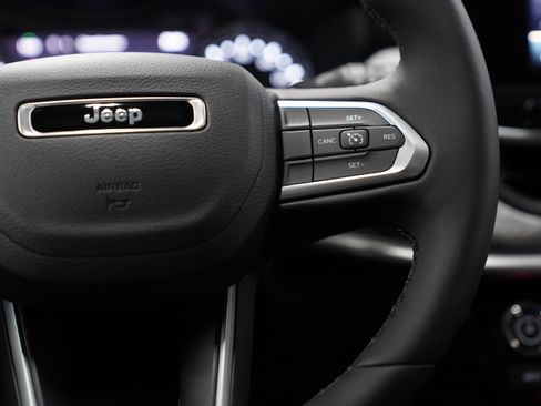 New 2025 Jeep Compass Latitude w/ Sun & Sound Group image 17