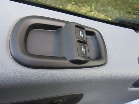 Used 2017 Ford Transit 250 130 Medium Roof image 19