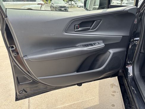 Used 2025 Toyota Prius LE FWD image 13