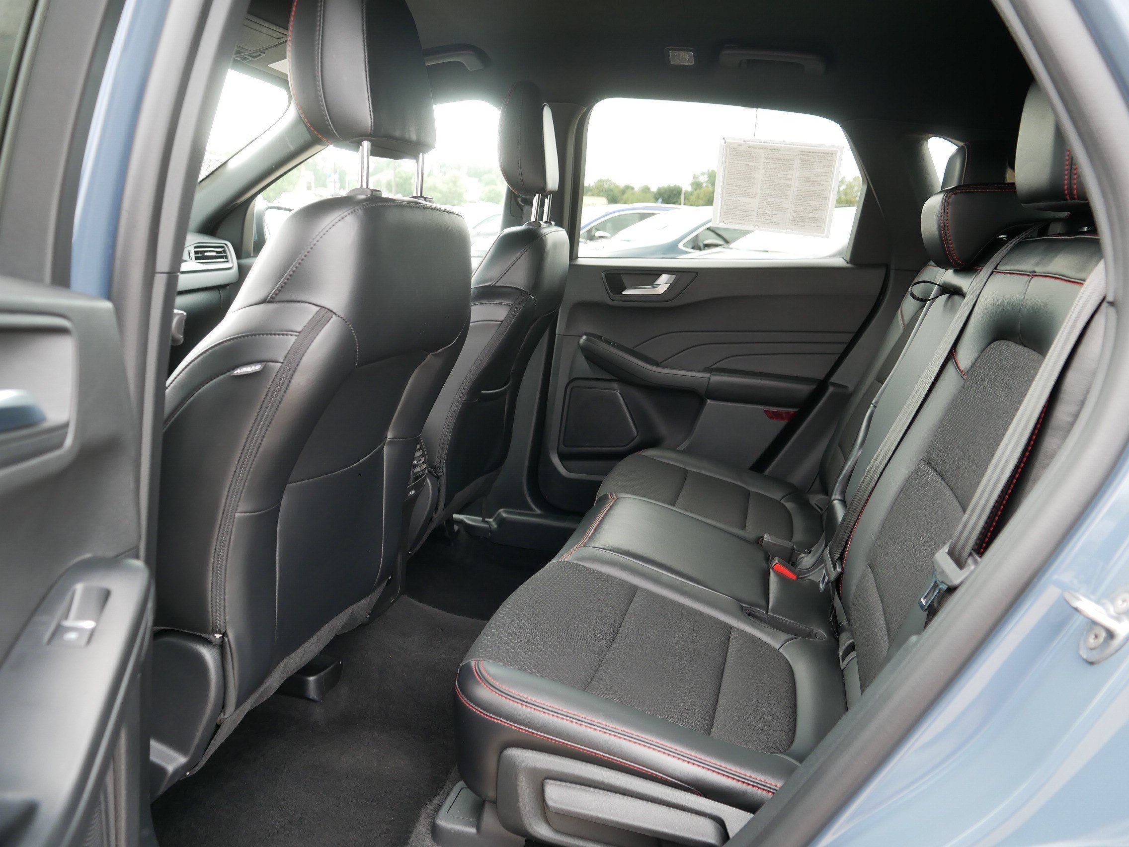 Used 2025 Ford Escape ST-Line Select AWD/4WD image 34
