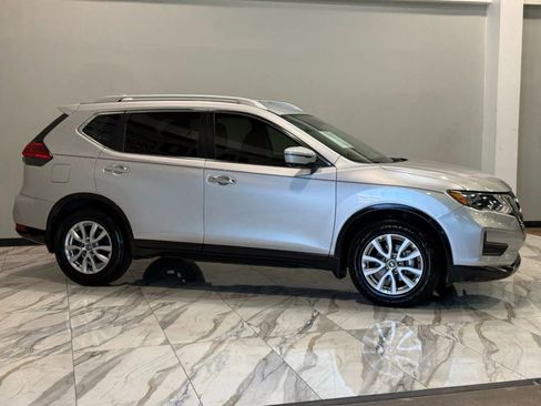 Used 2017 Nissan Rogue SV w/ SV Premium Package image 5