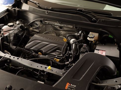 Used 2025 Chevrolet Trax LT w/ Driver Confidence Package image 28