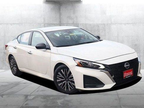 Certified 2025 Nissan Altima 2.5 SV FWD image 2