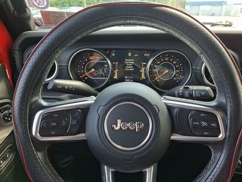 Used 2019 Jeep Wrangler Unlimited Sahara AWD/4WD image 21