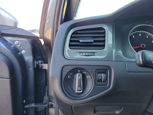 Used 2017 Volkswagen Golf Alltrack S image 21