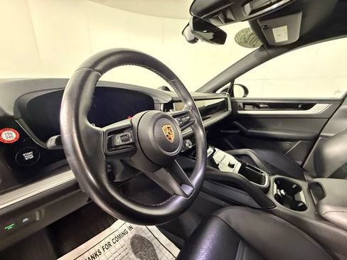 Used 2024 Porsche Cayenne Coupe AWD/4WD image 9