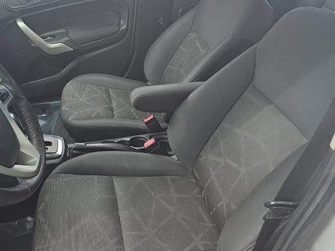 Used 2013 Ford Fiesta SE FWD image 5