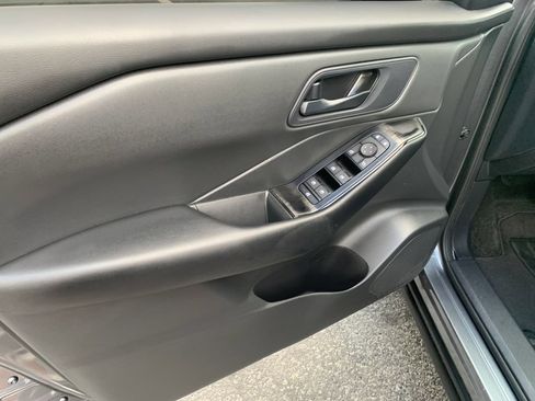 Used 2025 Nissan Rogue S FWD image 19