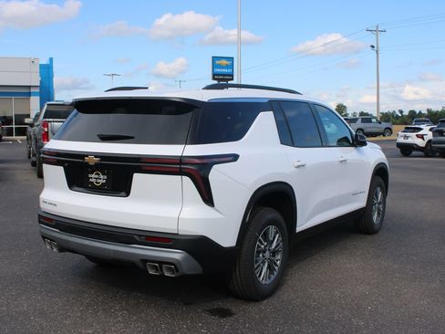 New 2027 Chevrolet Traverse LT w/ Driver Confidence Package FWD image 9