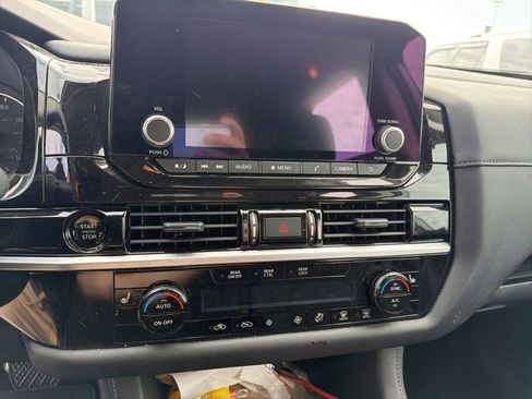 Used 2025 Nissan Pathfinder SV FWD image 15
