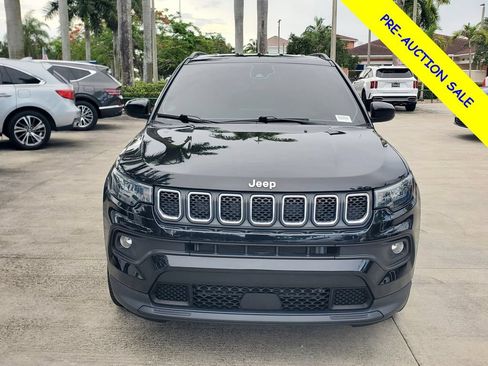 Used 2023 Jeep Compass Latitude AWD/4WD image 2