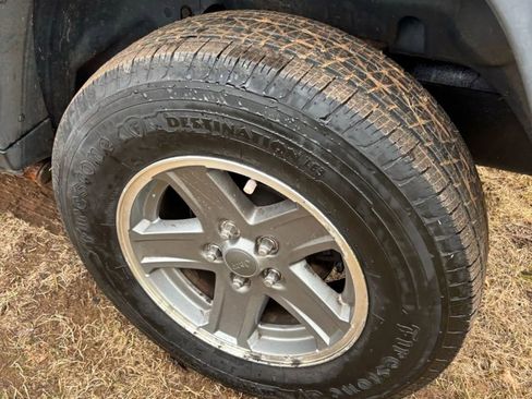 Used 2005 Jeep Liberty Renegade image 32