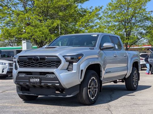 Used 2026 Toyota Tacoma TRD Sport w/ TRD Sport Upgrade Package AWD/4WD image 3