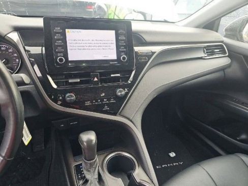 Used 2023 Toyota Camry SE FWD image 11
