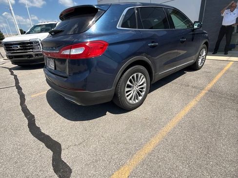 Used 2017 Lincoln MKX Select FWD image 3
