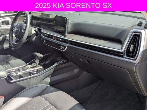 Used 2025 Kia Sorento SX image 32