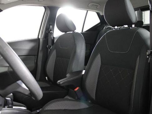 Certified 2020 Nissan Kicks SV image 18