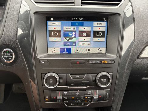 Used 2018 Ford Explorer XLT w/ XLT Appearance Package AWD/4WD image 26