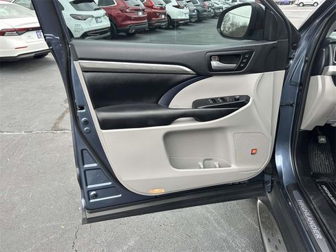 Used 2019 Toyota Highlander Limited image 5