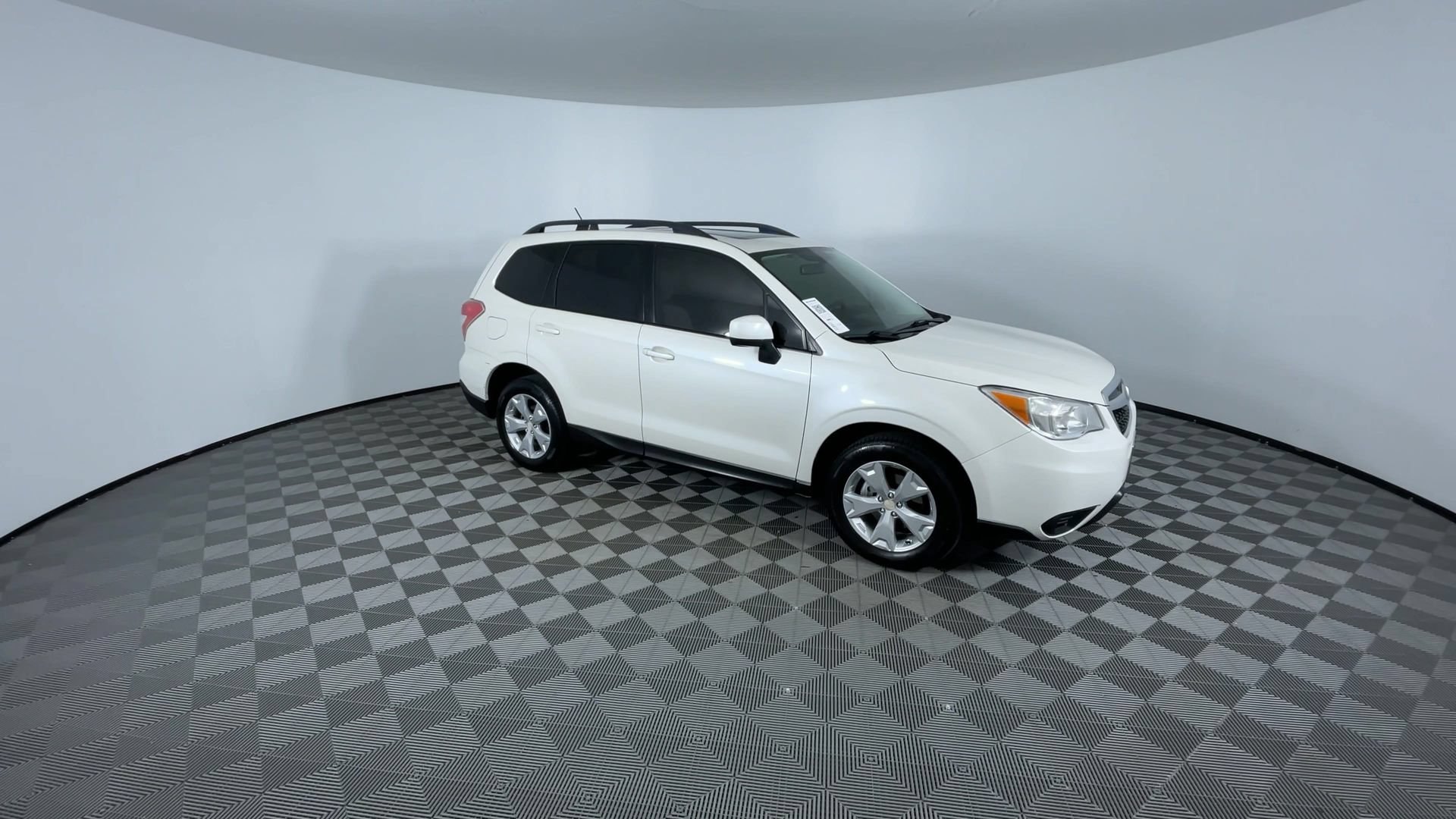 Used 2015 Subaru Forester 2.5i Premium w/ All-Weather Package AWD/4WD image 2