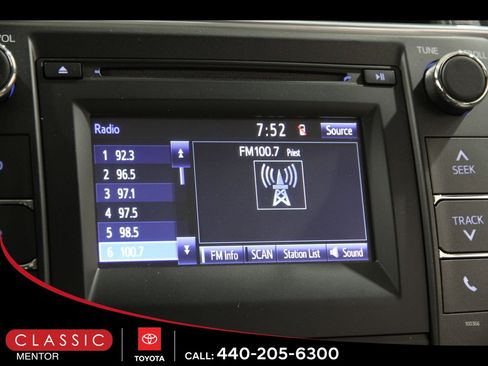 Used 2015 Toyota Camry LE image 10