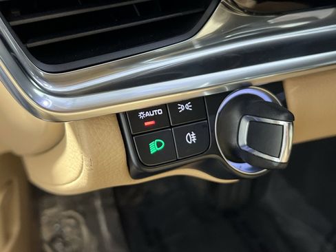 Used 2022 Porsche Panamera 4 image 32