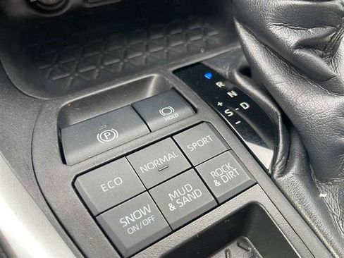 Used 2019 Toyota RAV4 XLE w/ Convenience Package image 24