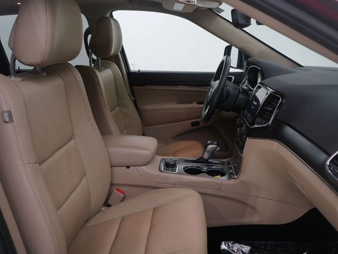 Used 2019 Jeep Grand Cherokee Limited image 12