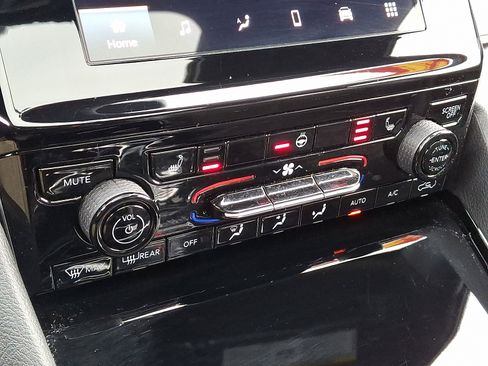 Certified 2023 Jeep Grand Cherokee Altitude image 16