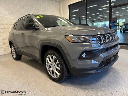 Used 2023 Jeep Compass Latitude AWD/4WD image 1