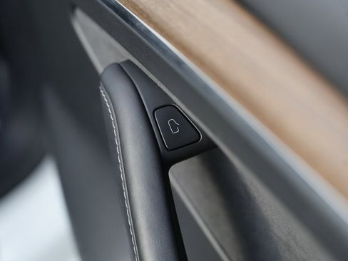 Used 2023 Tesla Model 3 Standard Range image 36