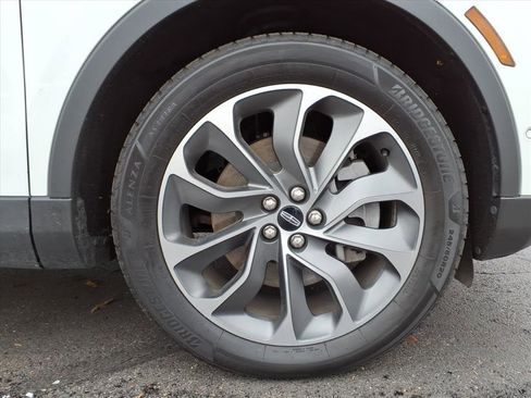 Used 2022 Lincoln Nautilus Reserve w/ Equipment Group 201A image 9