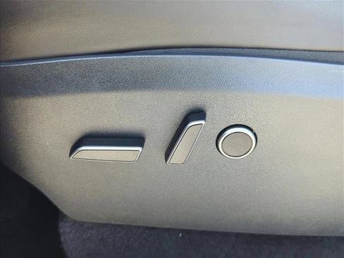 Used 2023 Tesla Model Y Long Range AWD/4WD image 13