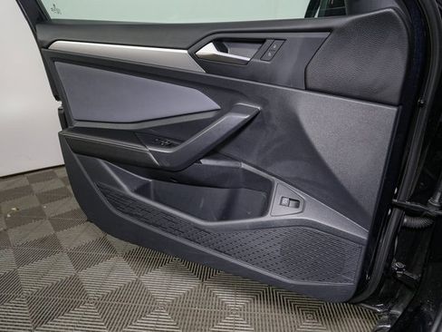 Used 2025 Volkswagen Jetta SE image 33