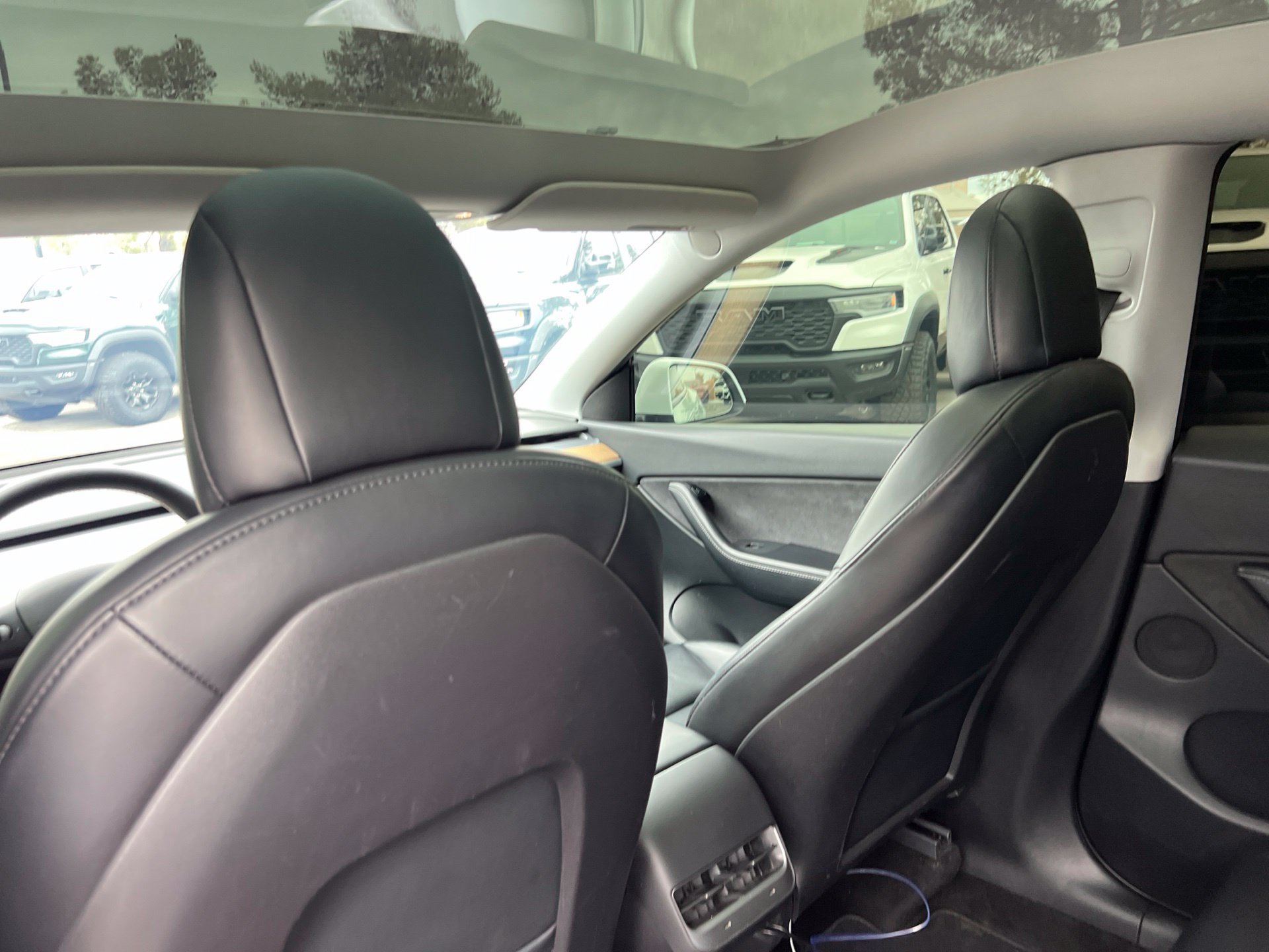 Used 2021 Tesla Model Y Long Range AWD/4WD image 25