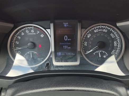 Used 2016 Toyota Tacoma SR5 w/ SR5 Appearance Package (SN) RWD image 22