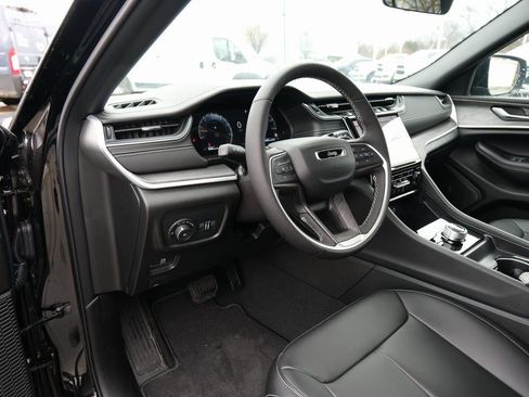 New 2025 Jeep Grand Cherokee Limited w/ Black Appearance Package image 4