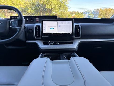Certified 2025 Ford Expedition Active AWD/4WD image 19