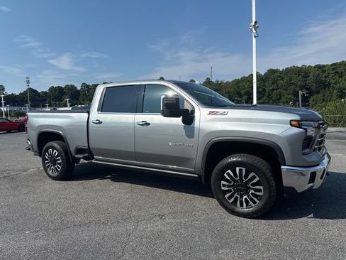 Used 2025 Chevrolet Silverado 2500 LTZ w/ LTZ Plus Package AWD/4WD image 2