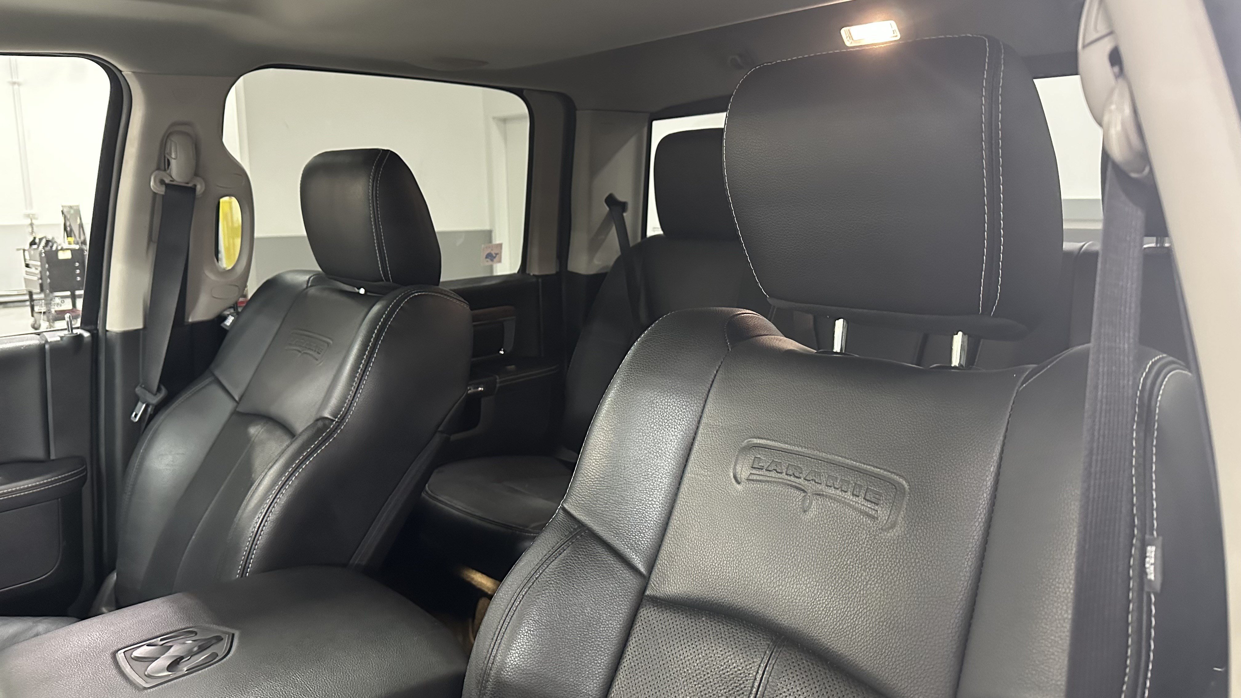 Used 2018 RAM 1500 Laramie w/ Convenience Group AWD/4WD image 18