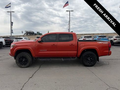 Used 2018 Toyota Tacoma TRD Sport w/ Technology Package AWD/4WD image 4