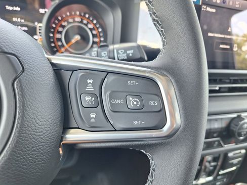 New 2025 Jeep Wrangler Unlimited Sahara AWD/4WD image 21