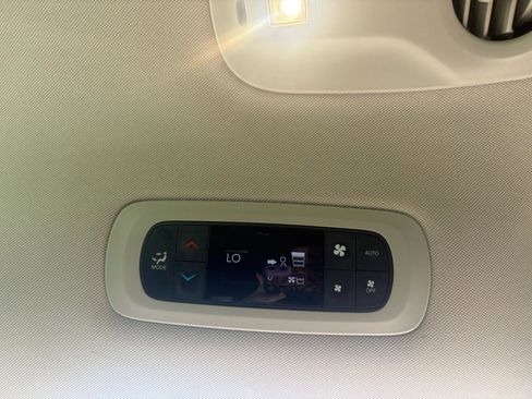 Used 2022 Chrysler Pacifica Touring-L image 28