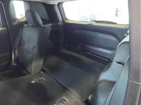Used 2019 Jeep Renegade Latitude w/ Cold Weather Group AWD/4WD image 27