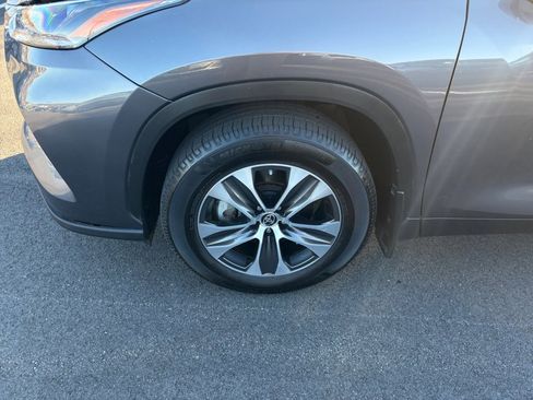 Used 2021 Toyota Highlander XLE image 30