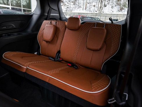 New 2026 Chrysler Pacifica Pinnacle image 26