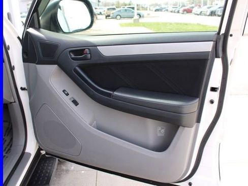Used 2008 Toyota 4Runner SR5 AWD/4WD image 21