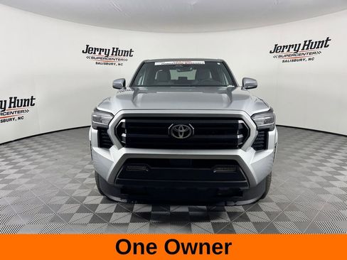 Used 2025 Toyota Tacoma SR5 AWD/4WD image 5