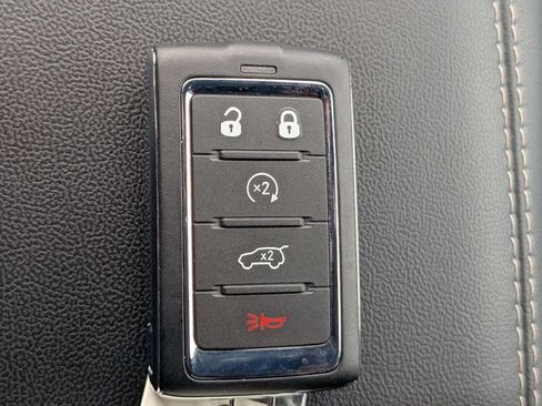 Used 2025 Jeep Grand Cherokee Limited AWD/4WD image 31